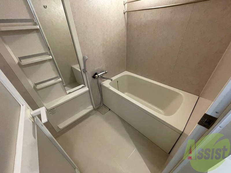 バス・シャワールーム　お風呂になります。一日の疲れを癒してくださいね。