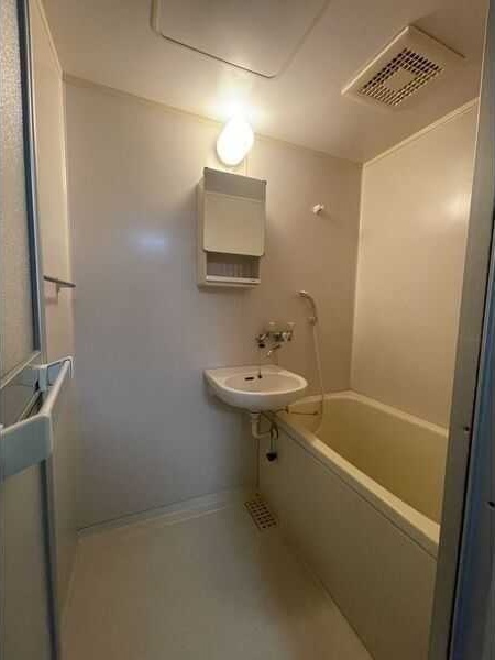 バス・シャワールーム　同物件の別部屋になります。