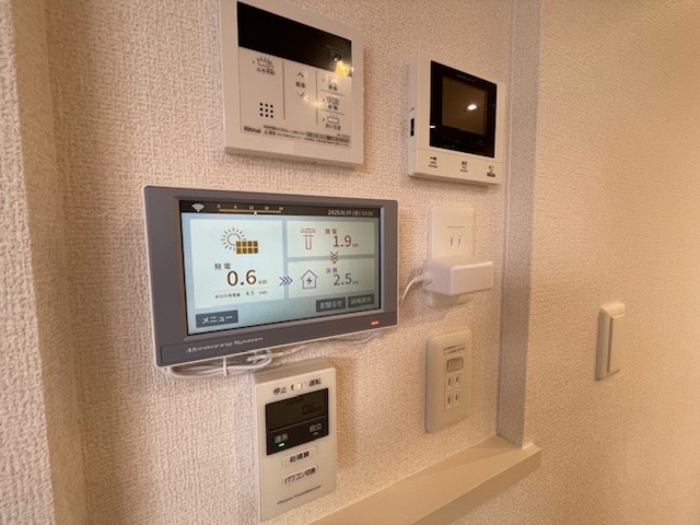 セキュリティ　太陽光発電モニター、給湯リモコン、モニタ付きインターホン