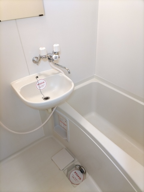 バス・シャワールーム　洗面ボウル付きバスルーム