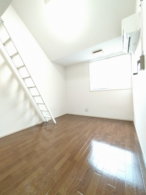 居室・リビング　ロフト付き洋室