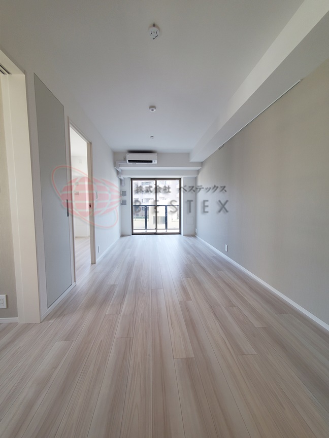 居室・リビング　※同建物内・別タイプの参考写真です。