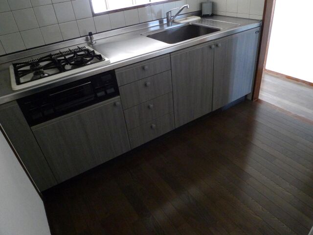 キッチン　※同タイプ部屋の写真です。