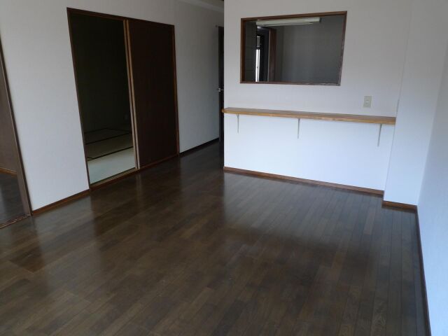 居室・リビング　※同タイプ部屋の写真です。