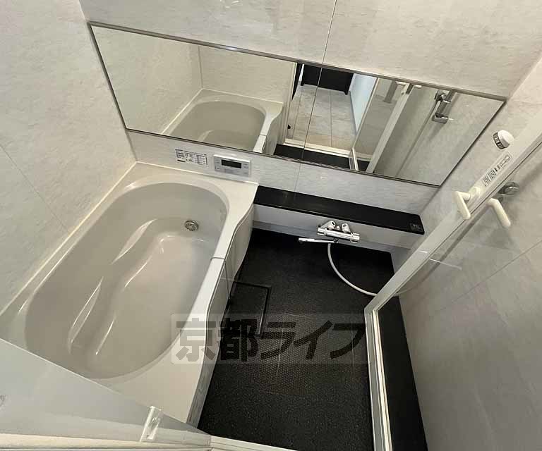 バス・シャワールーム　追い炊き機能付きです。