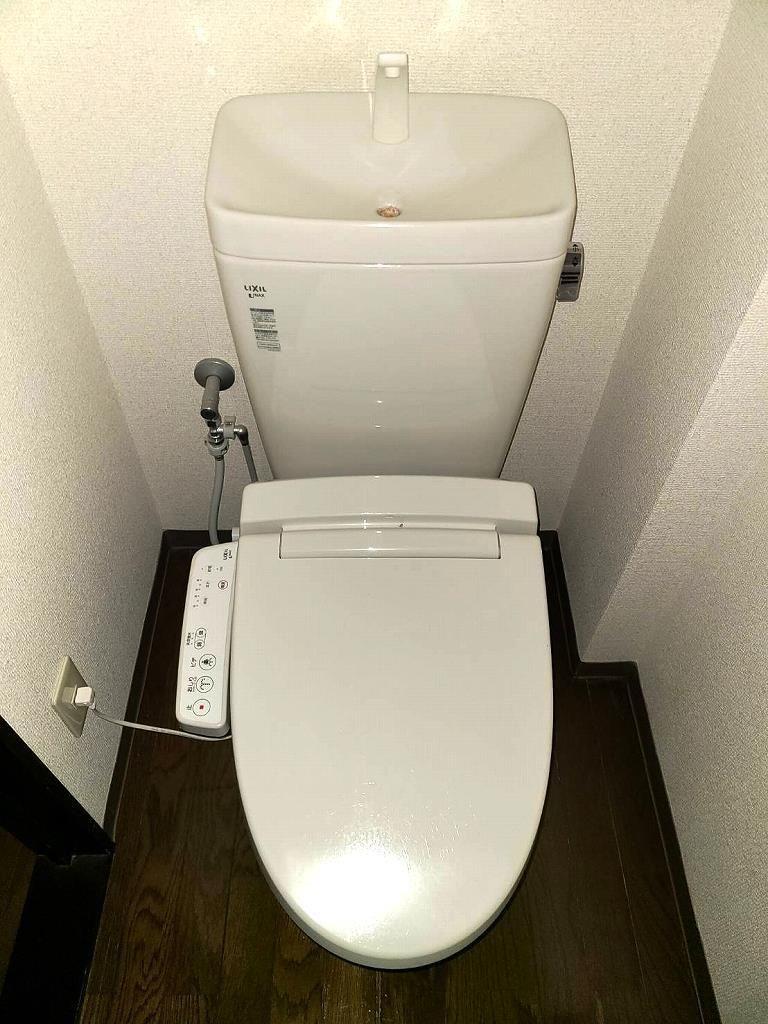 トイレ　あると嬉しい温水洗浄便座付き☆