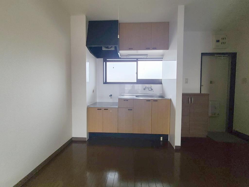 キッチン　キッチンには窓があり、お料理の匂いを換気できます☆