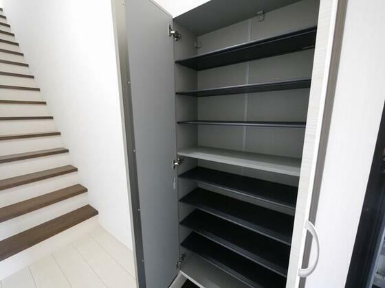 玄関　シューズボックス