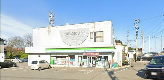 コンビニ　ファミリーマート白尾インター店（コンビニ）まで325m