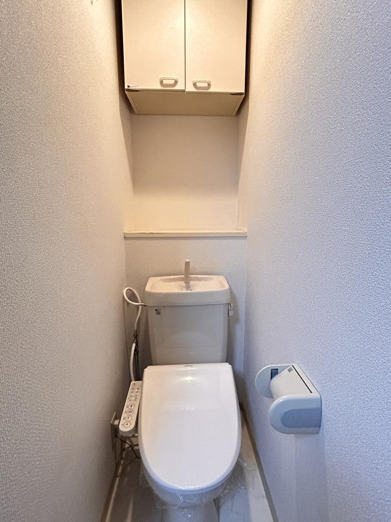 トイレ　※画像は同じ建物内・別部屋の参考画像です