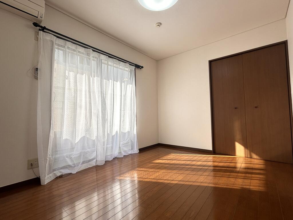 居室・リビング　※画像は同じ建物内・別部屋の参考画像です