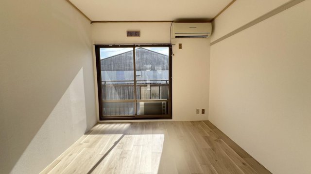 居室・リビング　写真は別室になります。