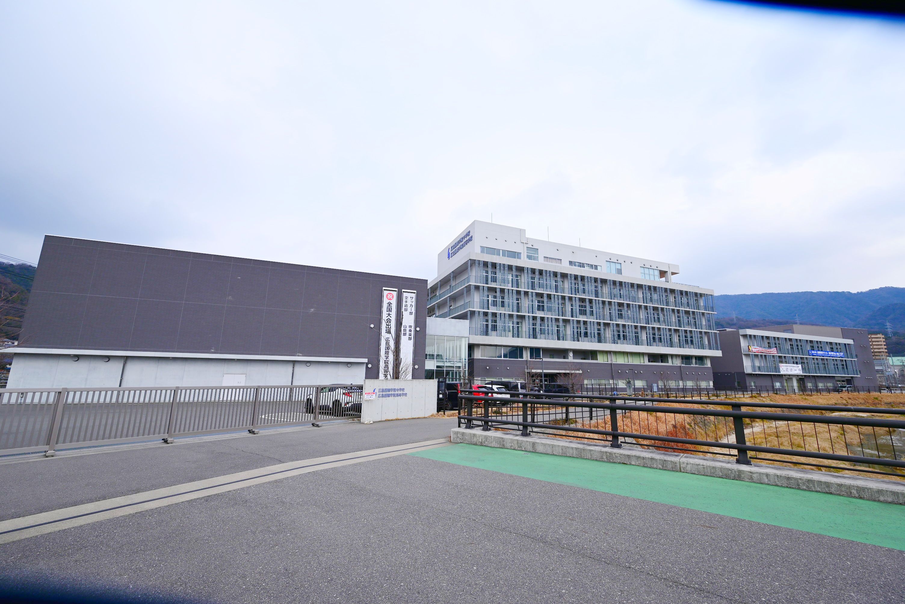 中学校　私立広島国際学院中学校（中学校）まで428m