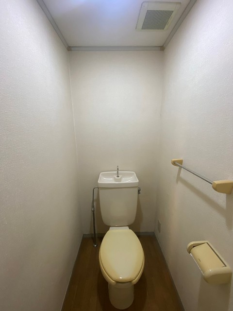 トイレ　※写真は同タイプの別のお部屋になります。