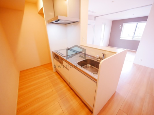 キッチン　三口IHコンロ付のシステムキッチンです☆