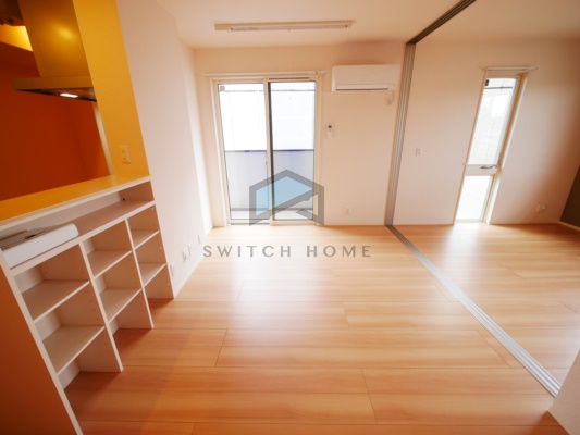 居室・リビング　リビングです☆便利な室内物干し、エアコンが設備として御座いま