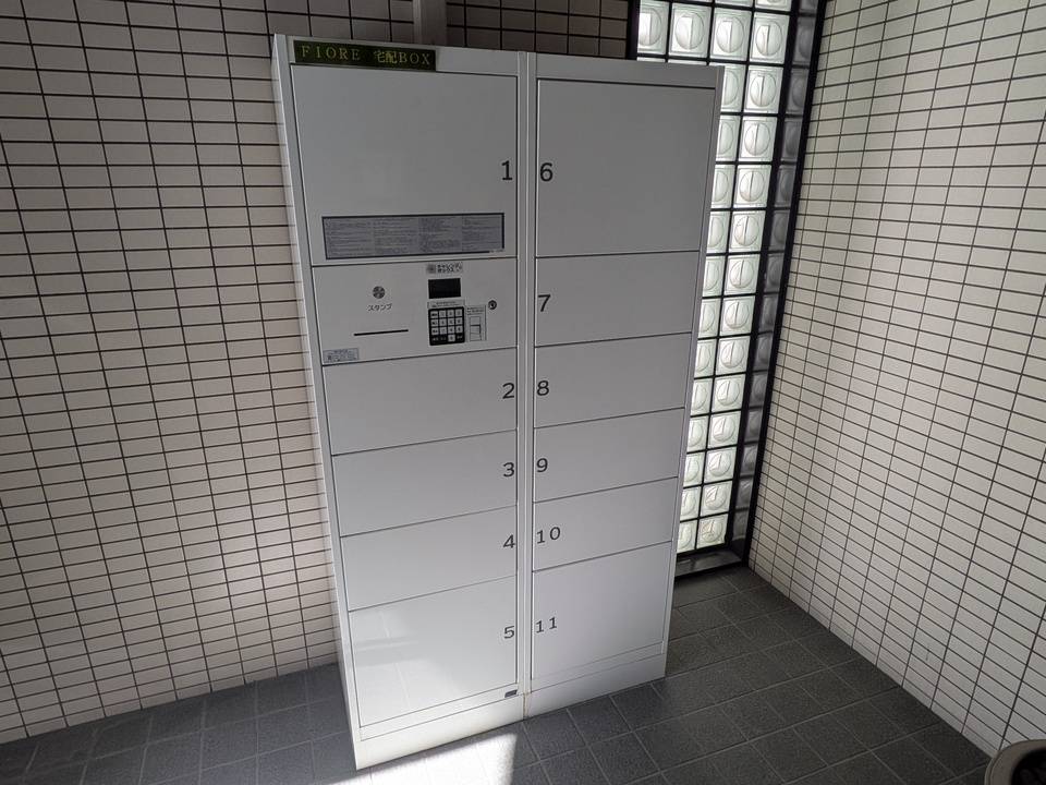 エントランス　宅配ボックス