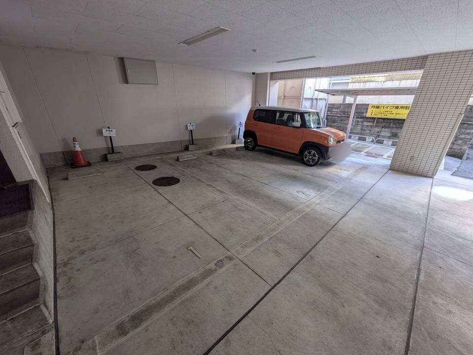 駐車場　駐車場