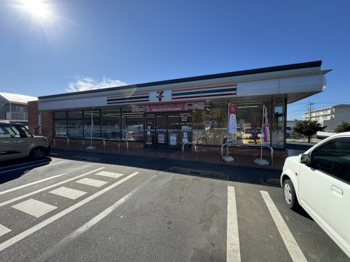 コンビニ　セブン－イレブン成田三里塚光ヶ丘店（コンビニ）まで572m