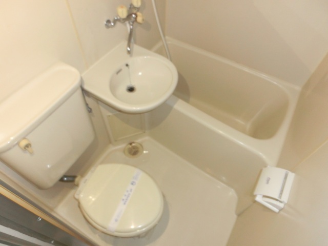 バス・シャワールーム　同物件別号室の写真です。