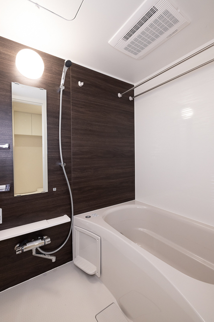 バス・シャワールーム　※写真は同タイプ住戸です。