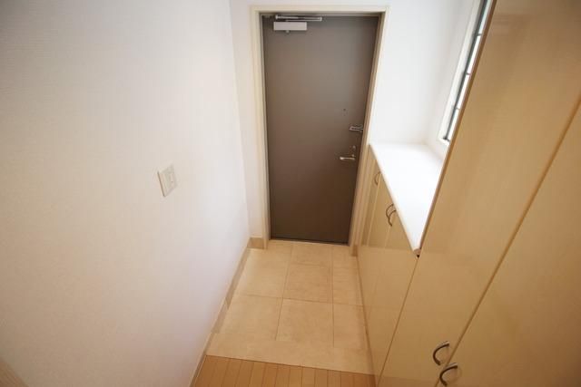 玄関　※別部屋参考写真