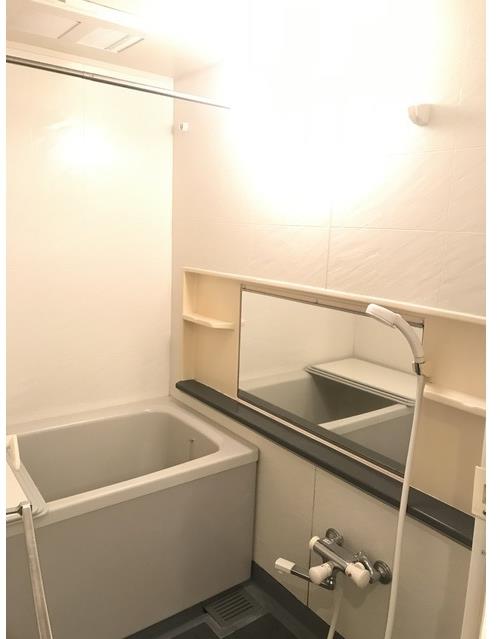 バス・シャワールーム　嬉しい追い焚き・浴室乾燥機付きです♪