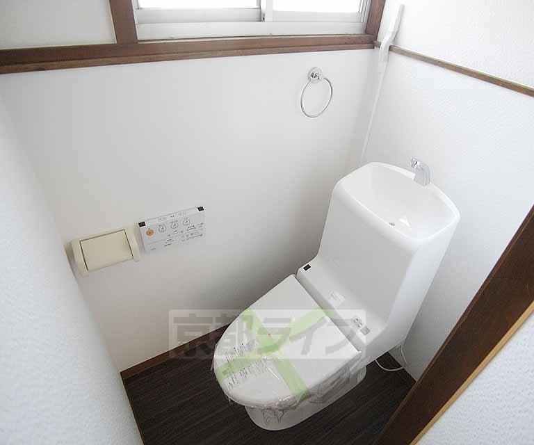 トイレ　清潔感のある明るいお手洗い