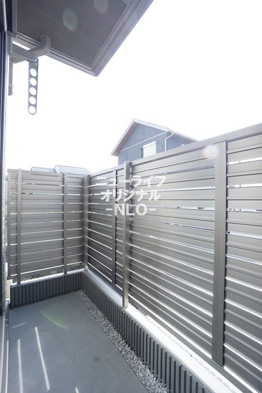 バルコニー　日中から夕方にかけて日差しが差し込む南西向き☆