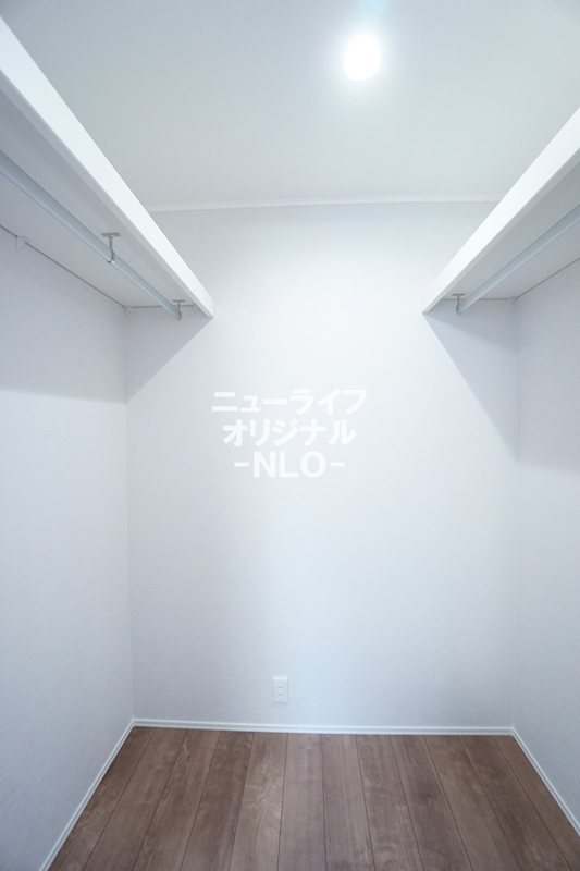 収納　両側にお洋服をたくさん収納できるウォークインクローゼット☆