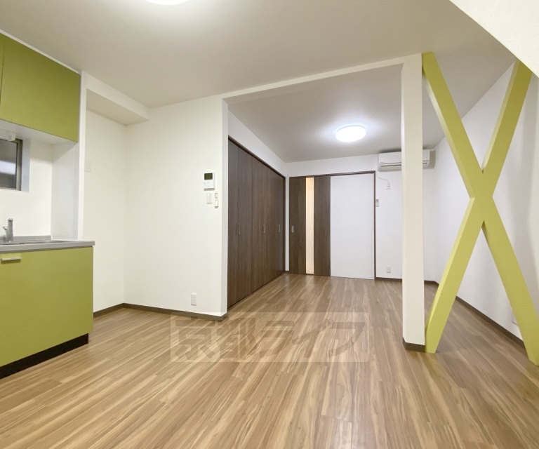 居室・リビング　室内全改装されているテラスハウスです。徒歩５分圏内にコ...