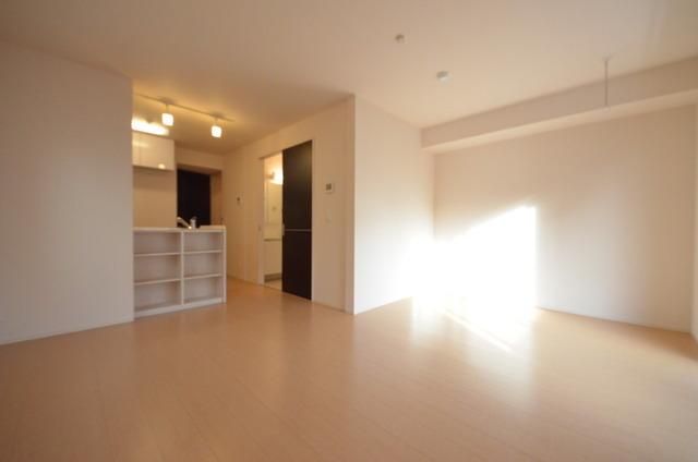 居室・リビング　☆お部屋も広くてレイアウトも自由自在☆