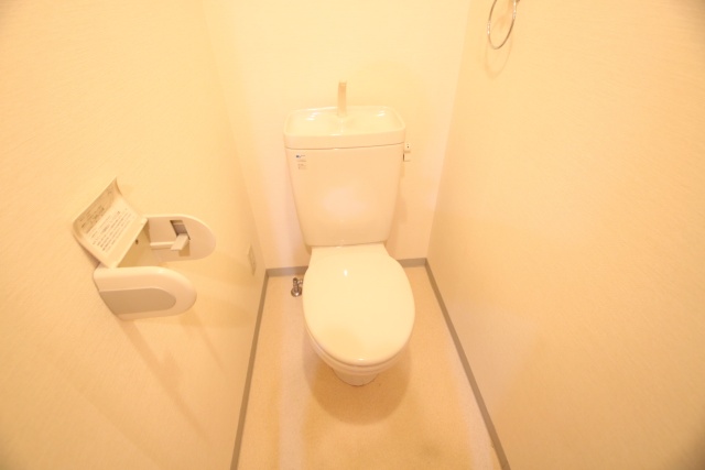 トイレ　※別室の参考写真の為、現況優先です。