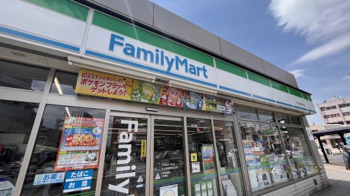 コンビニ　ファミリーマート 花小金井駅北口店（コンビニ）まで215m