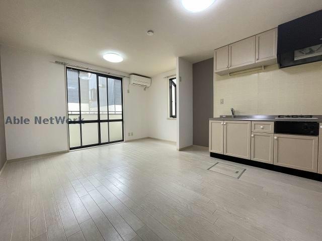 居室・リビング　※同物件別部屋