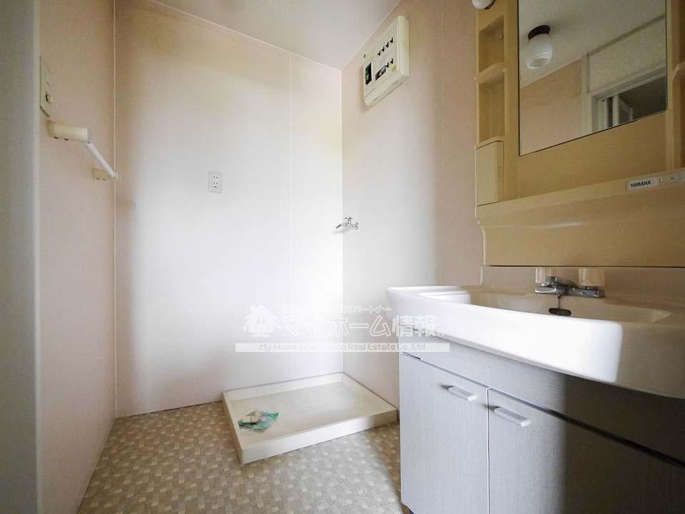 洗面設備　清潔感あふれる洗面脱衣室！！