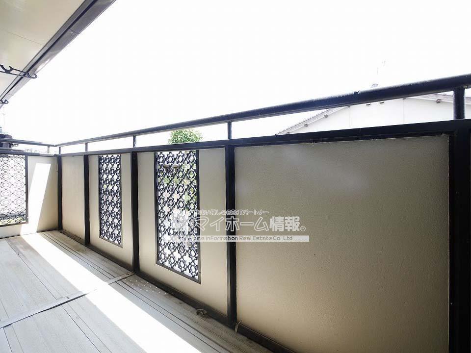 バルコニー　心地よい風が吹き抜けるベランダは気持ちがいいっ♪