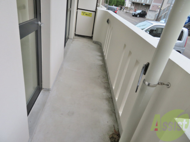 バルコニー　バルコニーに洗濯物を干すのに最適な広さですね