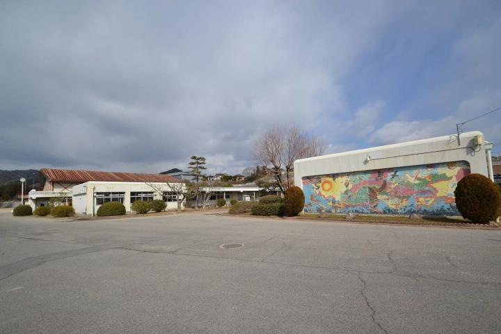 小学校　中黒瀬小学校（小学校）まで906m