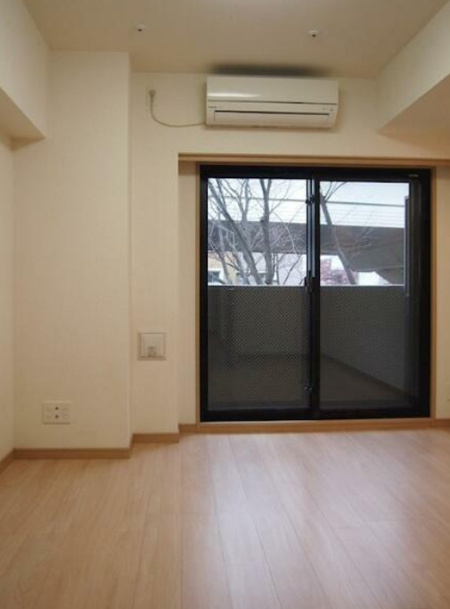 居室・リビング　別部屋の写真を使用しております。