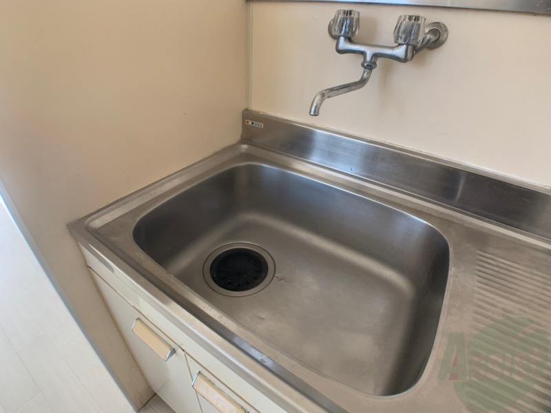 洗面設備　洗面台はありませんがこちらで洗顔などができます。