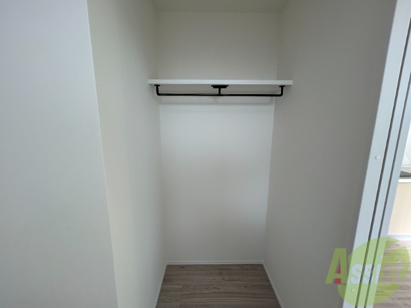 収納　収納は洋室側のこちらのスペースをお使いください。