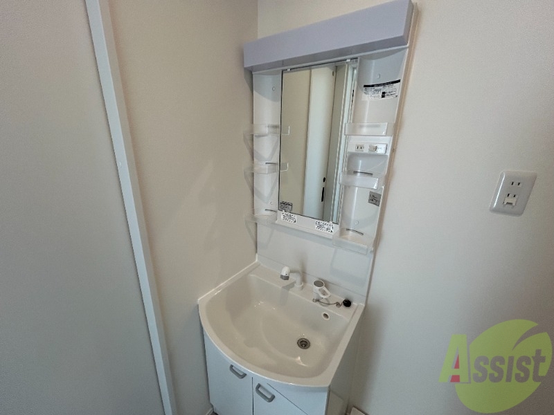 洗面設備　独立洗面台で朝の身支度も快適にすることが出来ます。