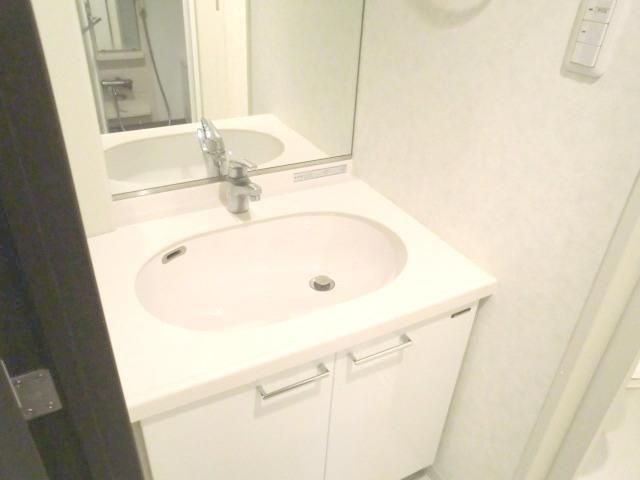 洗面設備　★便利な独立洗面台付です★