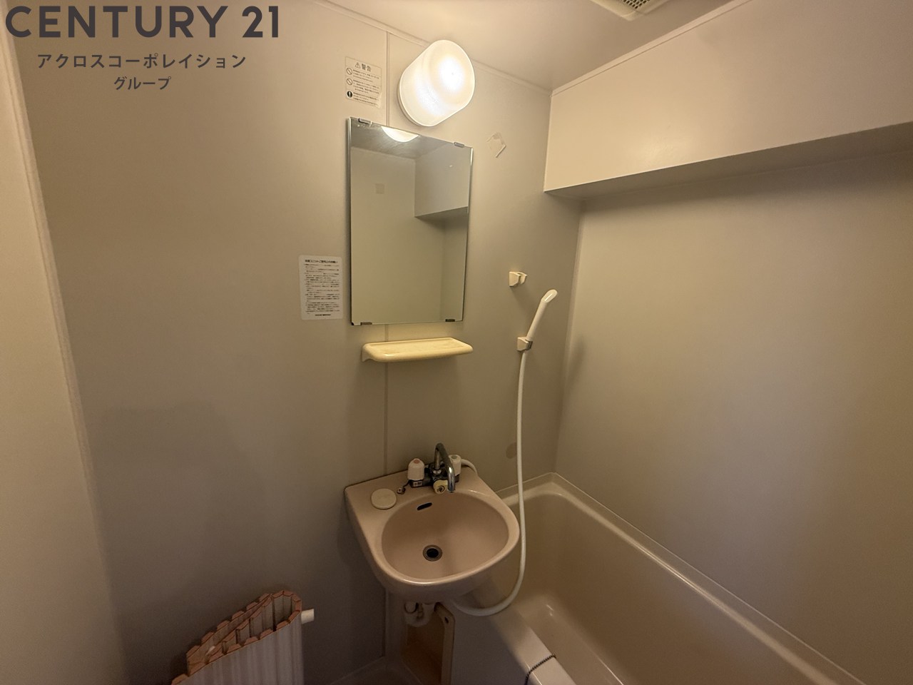 洗面設備　浴室内に洗面台付き！