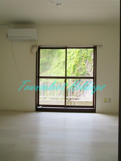 居室・リビング　南向き日当たり良好※同施工