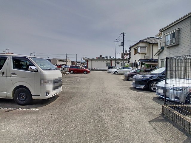 駐車場　現況が相違する場合は現況を優先致します。