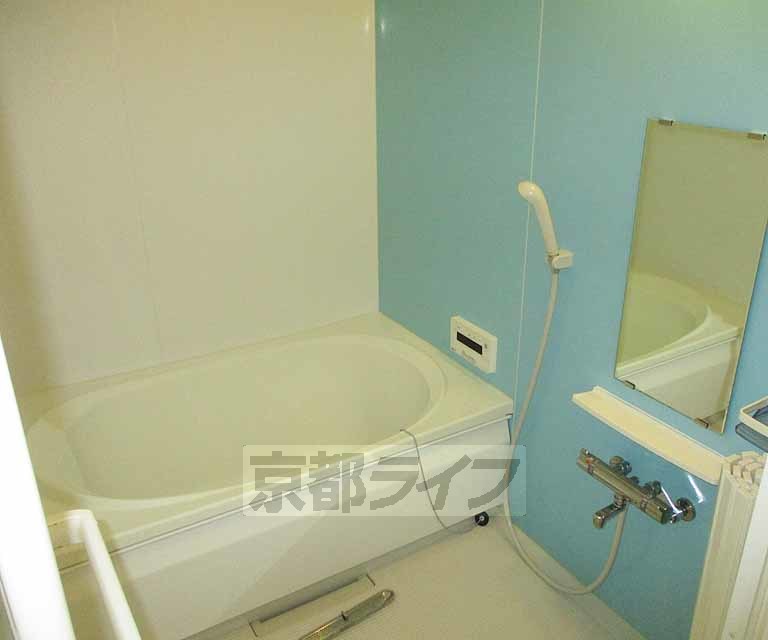 バス・シャワールーム　広めのバスルームです。