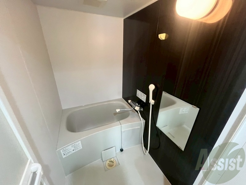 バス・シャワールーム　ユニットバスです。疲れを癒すのに欠かせませんね！