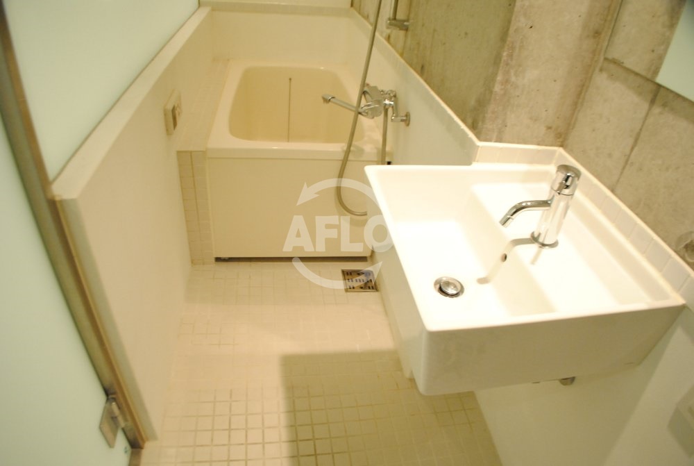 洗面設備　ベルニーニ南森町　洗面所